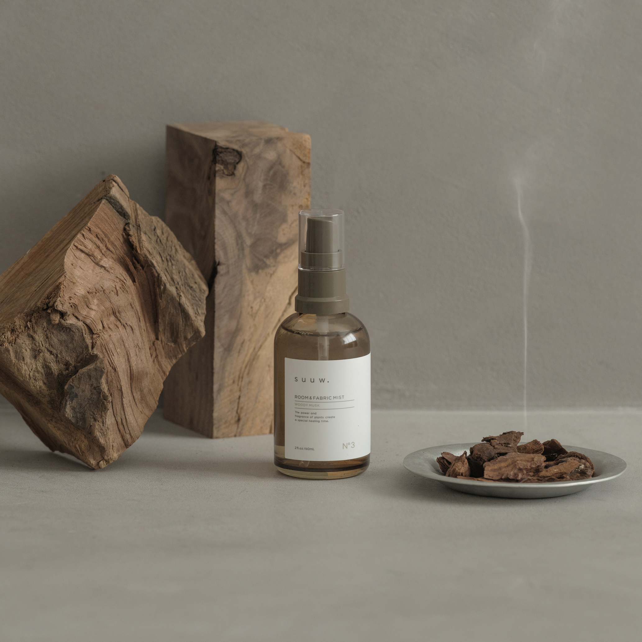 ルーム＆ファブリックミスト N°3 WOODY MUSK | suuw. [スゥドット]